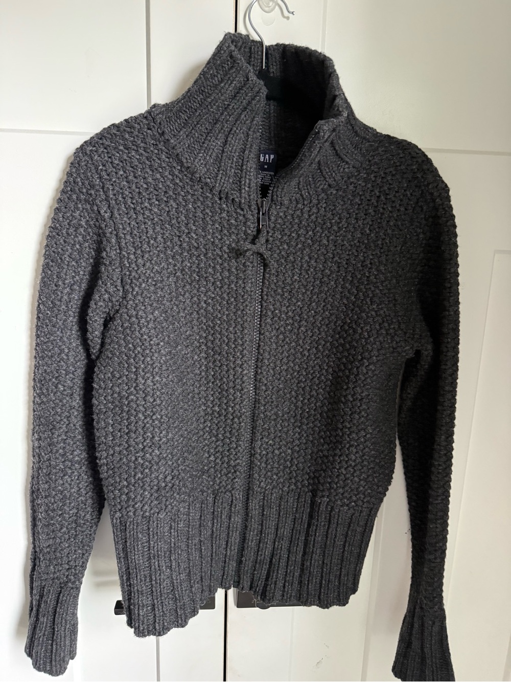 GAP 100% Lambswool Full-Zip Chunky Knit Sweater - Charcoal Gray size M. Euc.